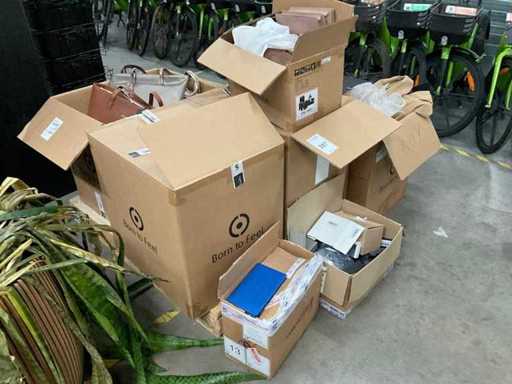 Geantă și diverse lucruri