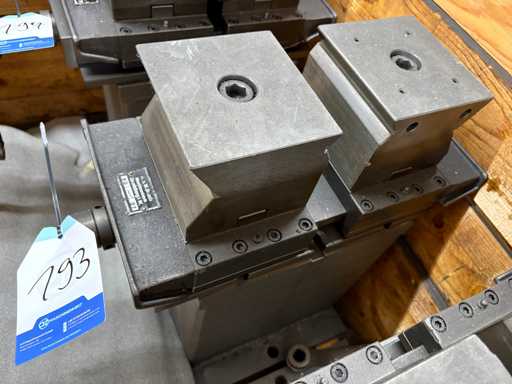 BUSCH V 6 5-axis clamping system