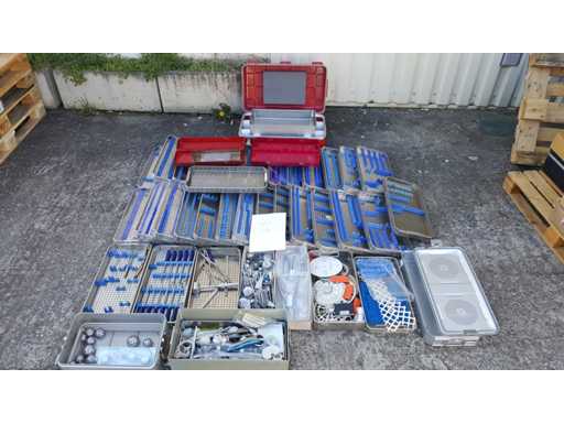 DIVERSE MEDISCHE HULPMIDDELEN EN LEGE DOZEN - DIVERSE MEDISCHE HULPMIDDELEN EN LEGE DOZEN