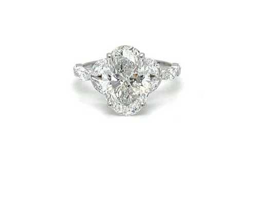 14 Karaat witgouden ring met 4,46 ct. diamant
