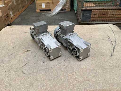 Lenze G500-B45 Motorreductor (2x)