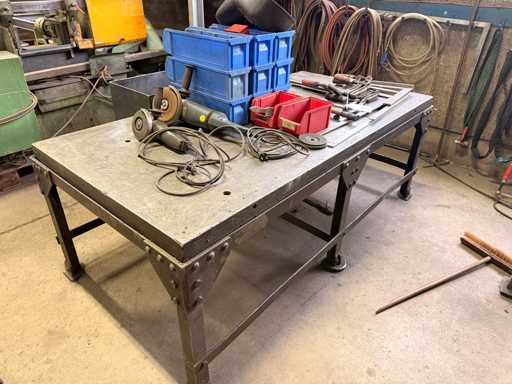   Welding table with contents