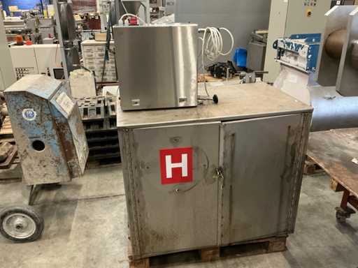 Safe + switch box (2x)