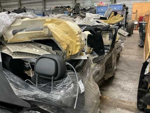 Batch of Mercedes-Benz car interior parts