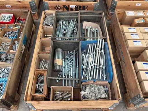 Verschiedene Schrauben, Anker und Gewindenende