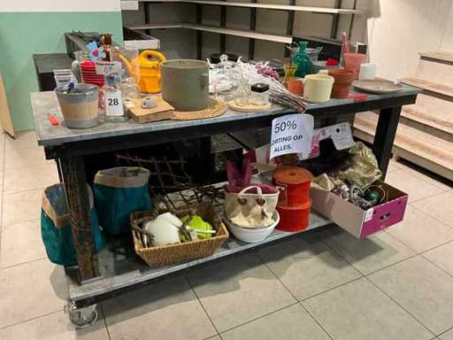 Różne wazy i dekoracje