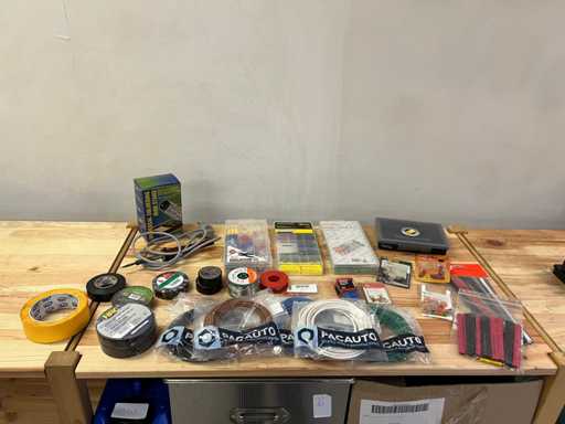 Various brands - Assortment of various electrical accessories (29x)