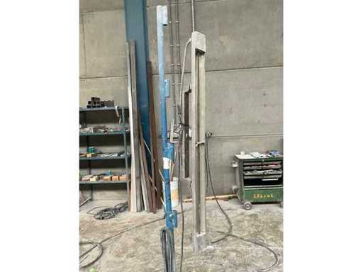 Construction light on tripod