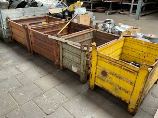 Pojemnik na śmieci z zawartością (4x)