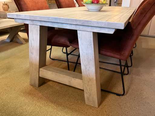 D?bowy stó? do jadalni