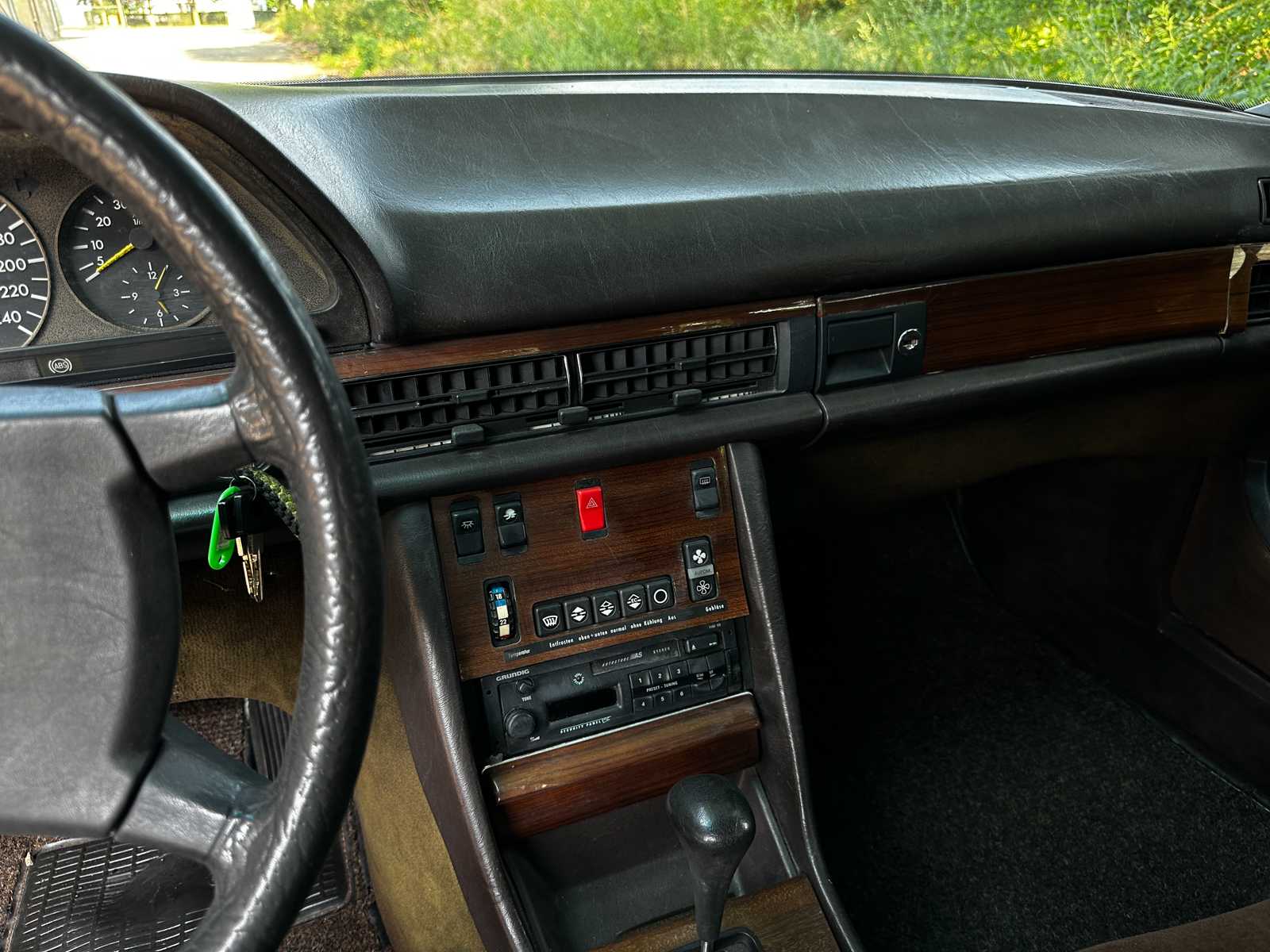 Mercedes-Benz SE W126 107pk 1982, X-916-HG