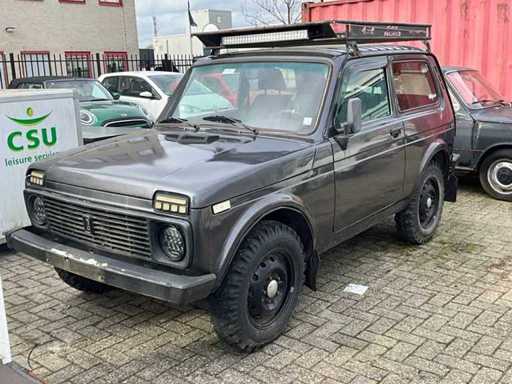 Mașina clasică Lada Niva din 1989, R-589-DV