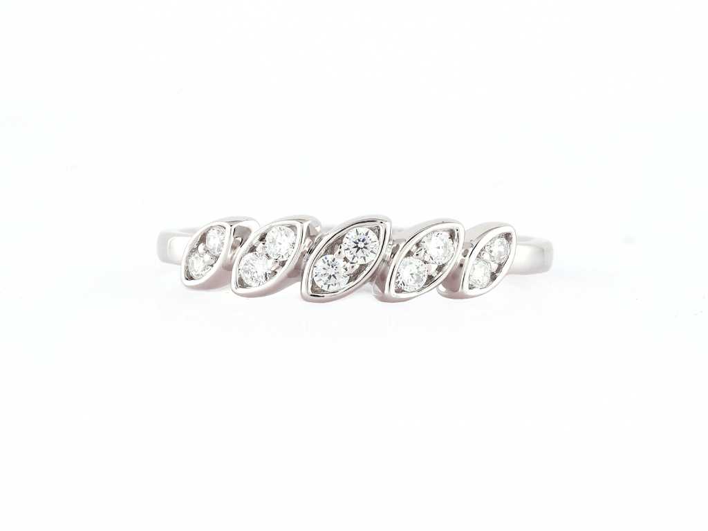 18 KT witgouden ring met natuurlijke diamanten