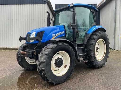 Tracteur agricole New Holland 6010 à quatre roues motrices 2009