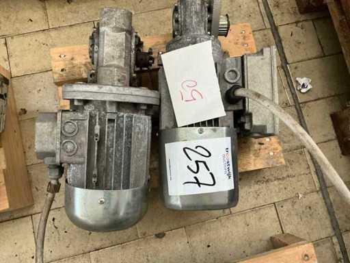 Electric motor (2x)