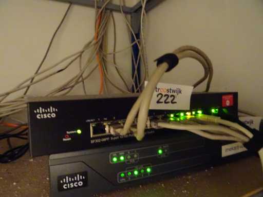 Cisco - SF302-08PP - Switch