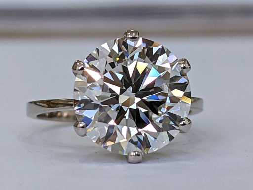 Inel din aur alb de 18 carate cu diamant de 5,06 ct