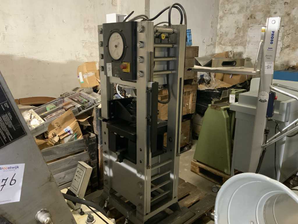 Gebr. Larkens-Bierum Hydraulic test press