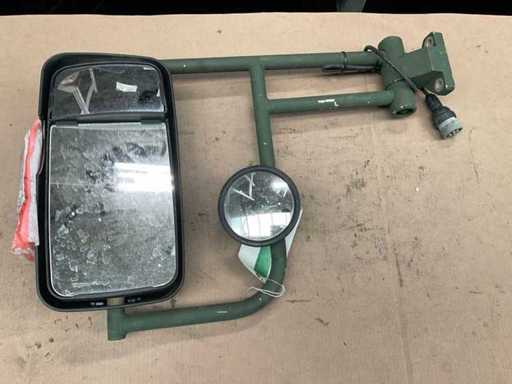 Véhicule à tête miroir