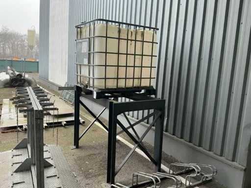 IBC-Behälter mit Basis