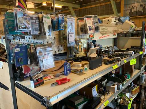 Torce, lampadine, forbici e vari