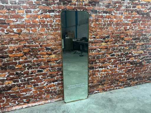 Imposing mirror with elegant brass frame