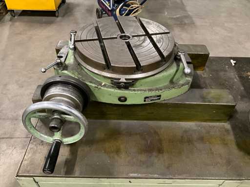 Powierzchniowy stół zaciskowy Walter RT320 z T-szczelinami