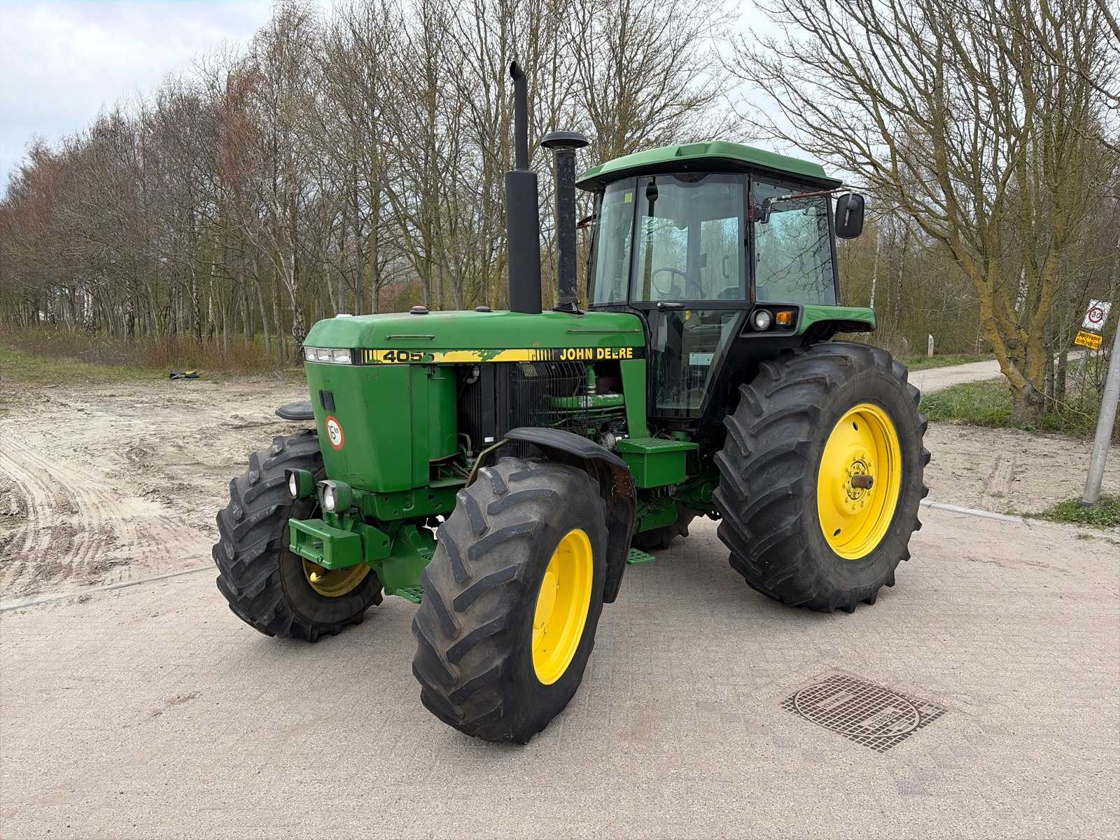 1990 John Deere 4055 All-wheel drive farm tractor