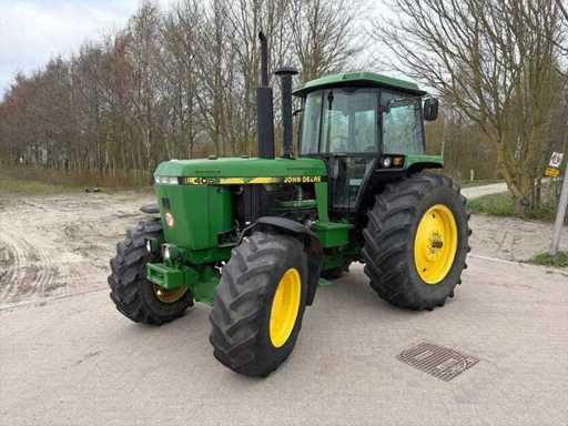 1990 John Deere 4055 Vierwielaangedreven landbouwtractor