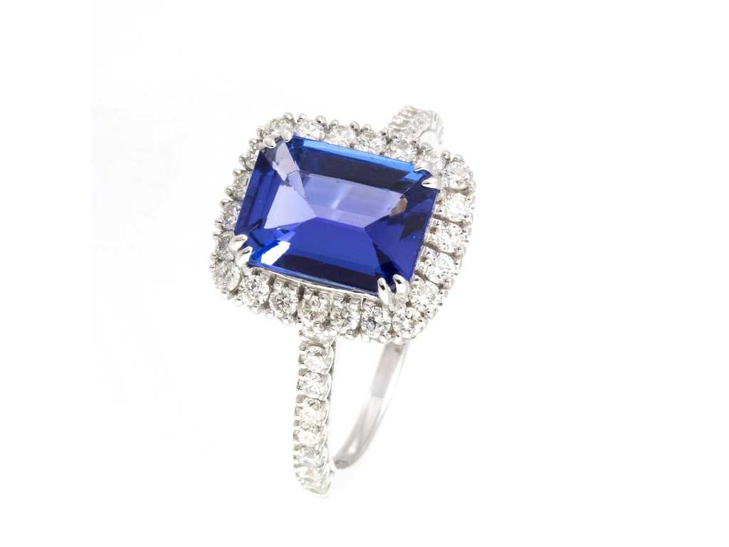 Luxury Ring Natural Tanzanite Blue 2.44 carat in 18k white gold