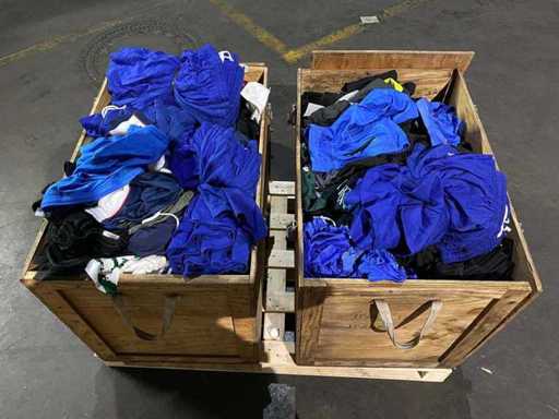 Sportbroekenmix, in 2 houten dozen, tweede keuze / defect (G1) (500x)
