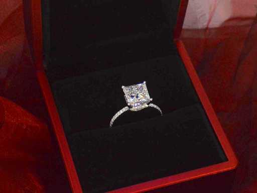 Witgouden solitaire ring 3.00 ct princess diamant