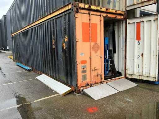 1992 DAA-530B-P Dry cargo shipping container with contents