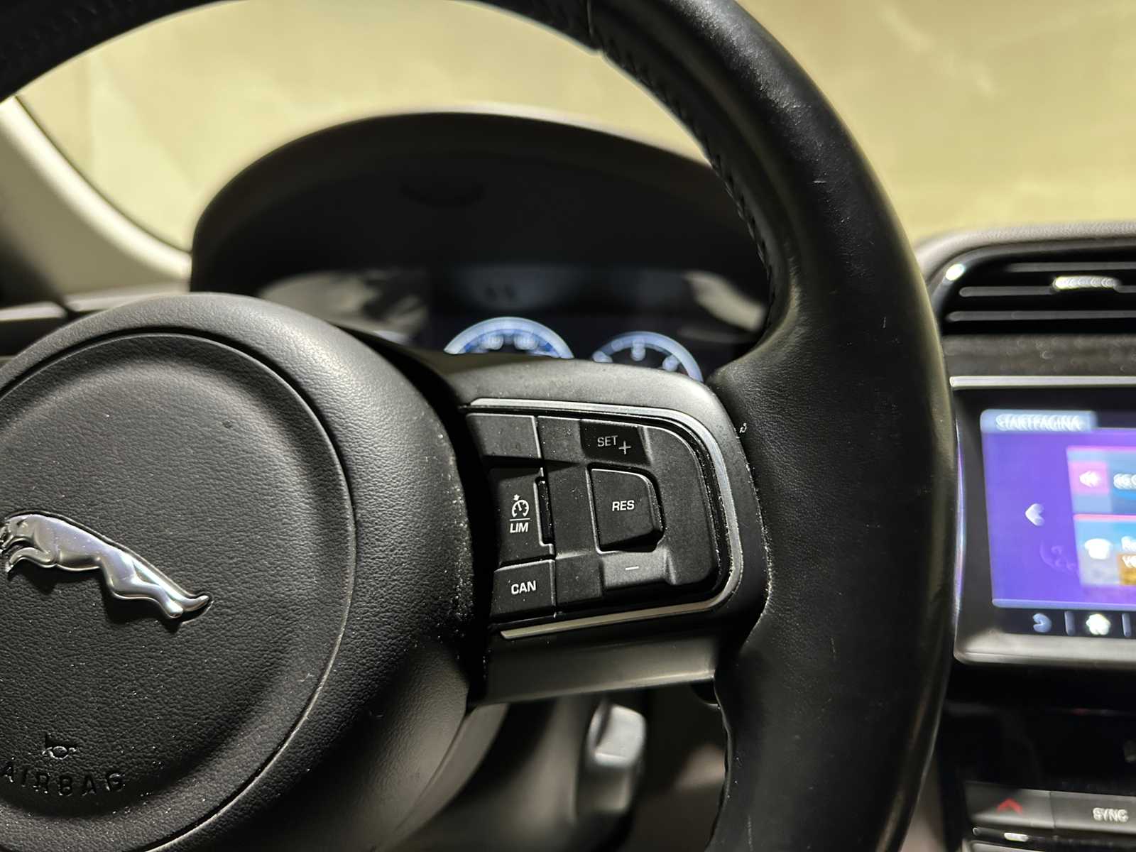 Jaguar F-PACE 2.0 Portfolio AWD 20d 179hp 2017, NL-229-D