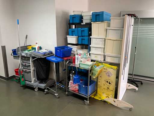 Bundel medische reinigingsapparatuur