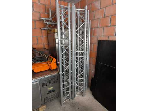 Suivant : Ferme en aluminium NX33