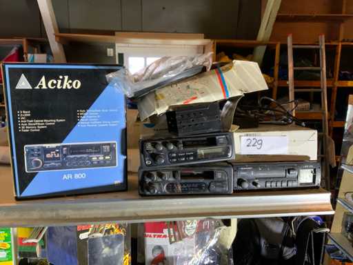 4 radios de voiture