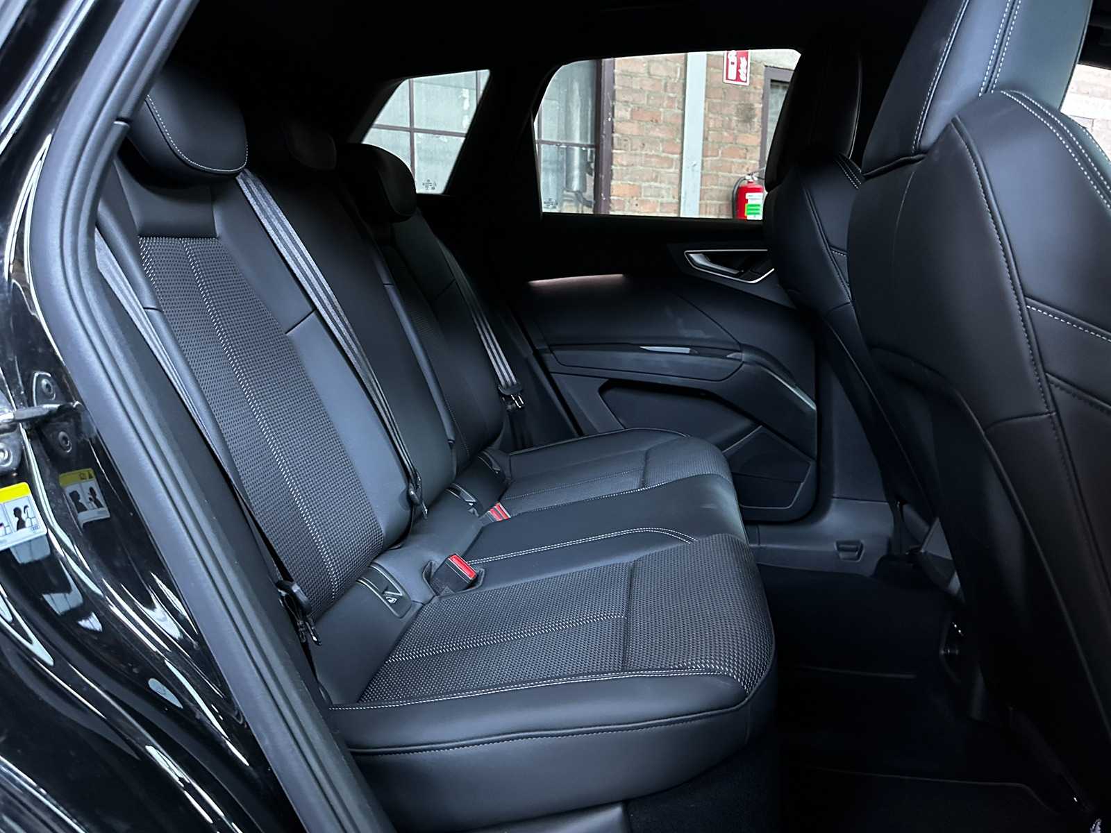 Audi Q4 e-tron 50 quattro Launch Edition S Competition 77 kWh 299pk 2022 (Original Dutch + 1st owner), P-122-GB 