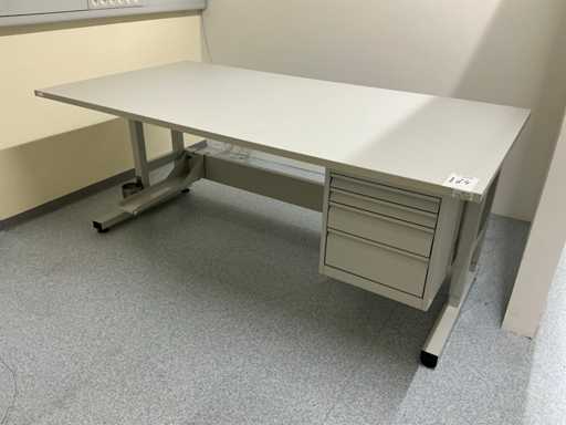 Anti-static desk