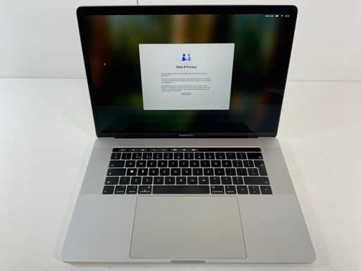 Apple MacBook Pro 15.4", Core(TM) i7 9a generazione, 16 GB RAM, 256 GB NVMe, laptop AMD Radeon Pro 555X 4 GB