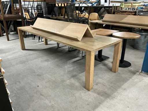 Table de restaurant en chêne
