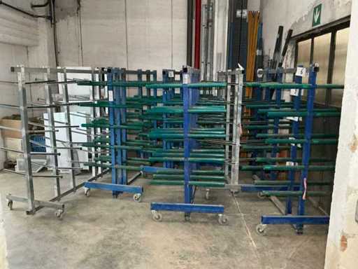 Cărucior cu diverse rafturi (fără conținut) (10x)