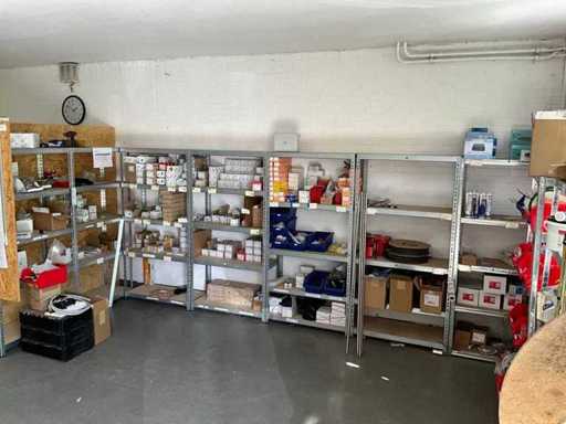 Veel elektrisch installatiemateriaal