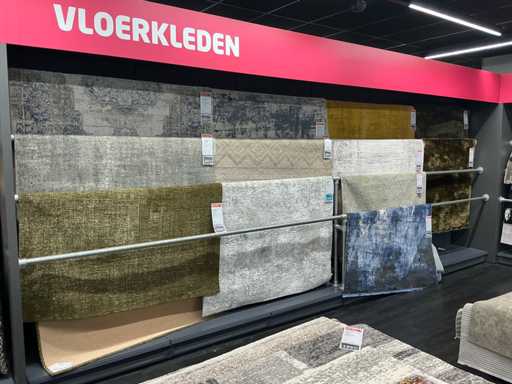 Partia różnych dywanów (50x)