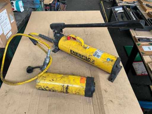 Pompă hidraulică manuală Enerpac