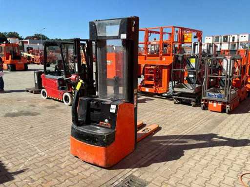 2019 Hyster S1.4 Electric Stacker