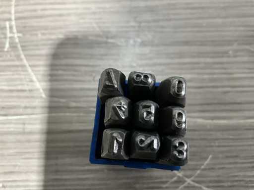 Mari - 4mm - Litere perforate Numere