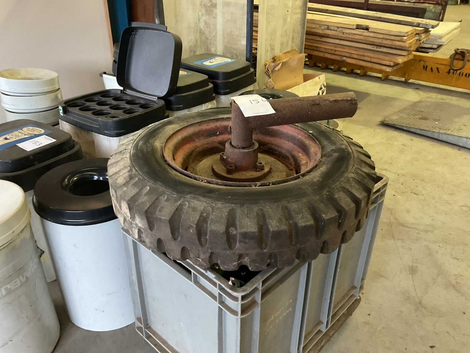 Vredestein Wheel with crate and cart