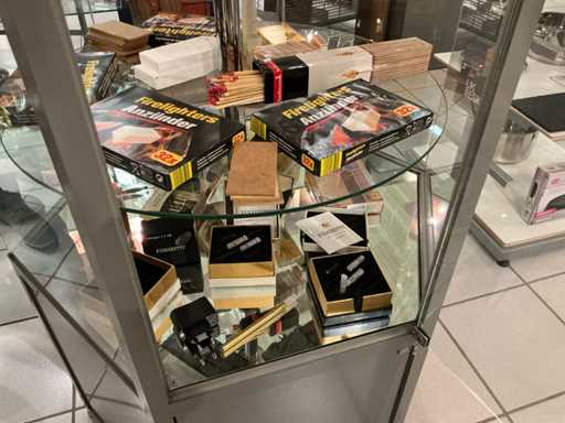 Batch of miscellaneous smoking articles and articles for fireplace and games and ashtray...