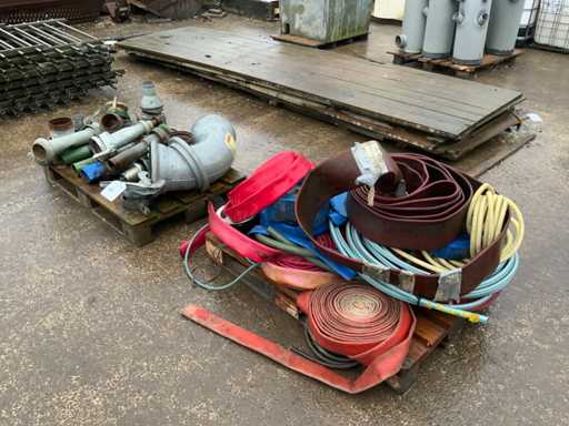 Verschiedene Kupplungen und Abflussschläuche